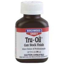 Flacone di Birchwood Casey Tru-Oil, olio per finitura e protezione di calci di fucile in legno.